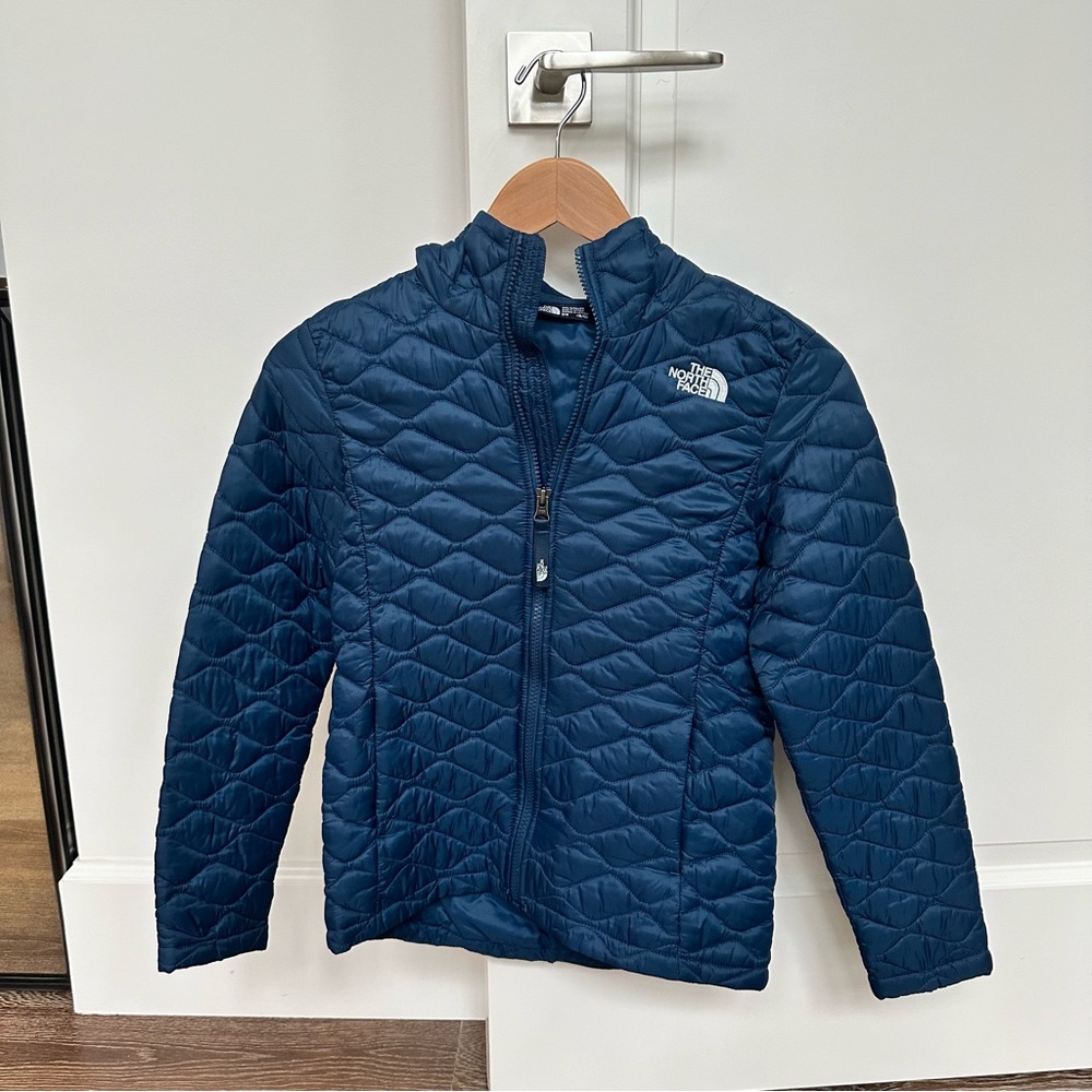 THE NORTH FACE GIRLS JACKET (LIKE-NEW CONDITION)